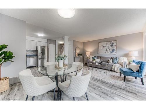 617 Royal Fern Street, Waterloo, ON - Indoor Photo Showing Living Room