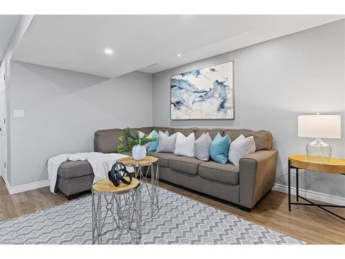 230 Greenwater Place, Kitchener, ON - Indoor Photo Showing Living Room