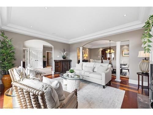 16 Seifert Court, Puslinch, ON - Indoor Photo Showing Living Room