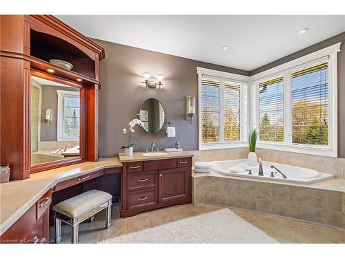 16 Seifert Court, Puslinch, ON - Indoor Photo Showing Bathroom