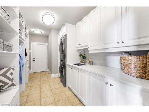 16 Seifert Court, Puslinch, ON - Indoor Photo Showing Kitchen