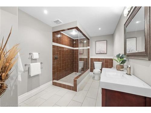 16 Seifert Court, Puslinch, ON - Indoor Photo Showing Bathroom