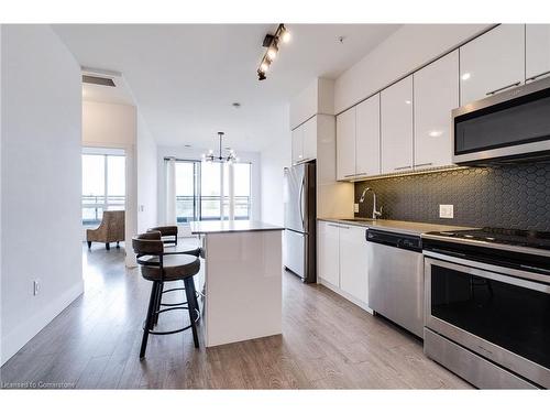 610-15 Prince Albert Boulevard, Kitchener, ON - Indoor Photo Showing Kitchen With Upgraded Kitchen