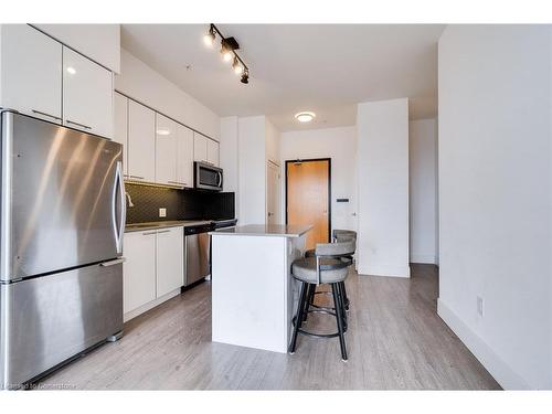 610-15 Prince Albert Boulevard, Kitchener, ON - Indoor Photo Showing Kitchen