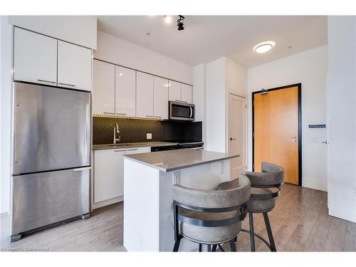 610-15 Prince Albert Boulevard, Kitchener, ON - Indoor Photo Showing Kitchen