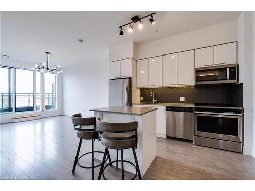 610-15 Prince Albert Boulevard, Kitchener, ON - Indoor Photo Showing Kitchen