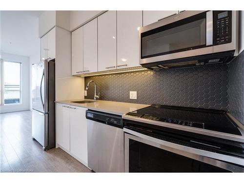 610-15 Prince Albert Boulevard, Kitchener, ON - Indoor Photo Showing Kitchen