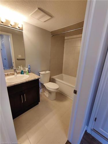 50 Lomond Lane, Kitchener, ON - Indoor Photo Showing Bathroom