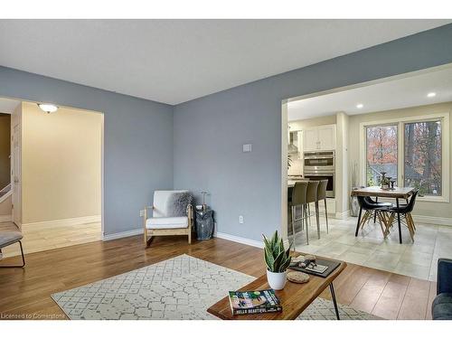 15 Ashwood Drive, Cambridge, ON - Indoor Photo Showing Living Room