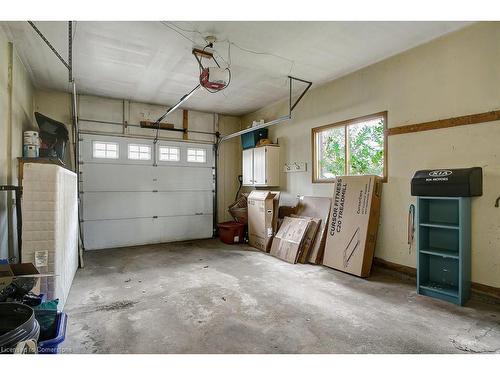 15 Ashwood Drive, Cambridge, ON - Indoor Photo Showing Garage