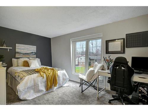 15 Ashwood Drive, Cambridge, ON - Indoor Photo Showing Bedroom