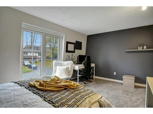 15 Ashwood Drive, Cambridge, ON - Indoor Photo Showing Bedroom