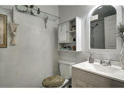 15 Ashwood Drive, Cambridge, ON - Indoor Photo Showing Bathroom