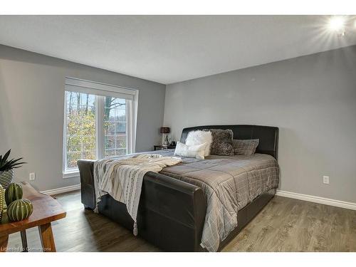 15 Ashwood Drive, Cambridge, ON - Indoor Photo Showing Bedroom