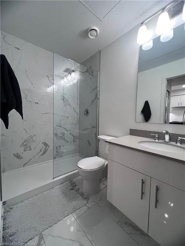 513-255 Northfield Drive, Waterloo, ON - Indoor Photo Showing Bathroom