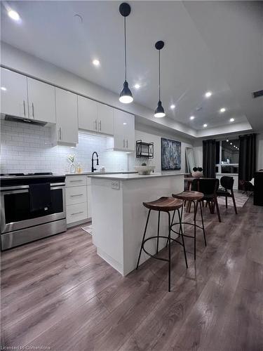 513-255 Northfield Drive, Waterloo, ON - Indoor Photo Showing Kitchen With Upgraded Kitchen