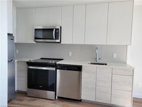 2812-60 Frederick Street, Kitchener, ON - Indoor Photo Showing Kitchen