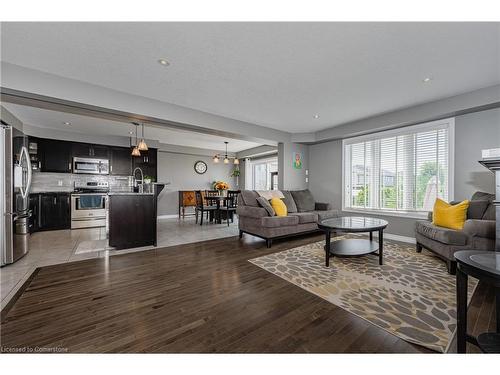 566 Forman Avenue, Stratford, ON - Indoor Photo Showing Living Room