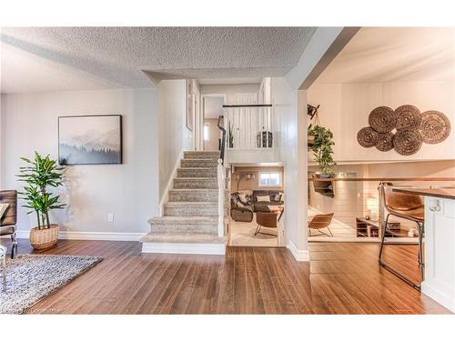 82 Oakhurst Crescent, Kitchener, ON - Indoor Photo Showing Living Room