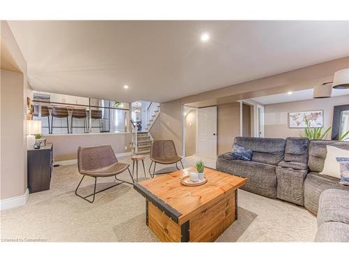 82 Oakhurst Crescent, Kitchener, ON - Indoor Photo Showing Living Room