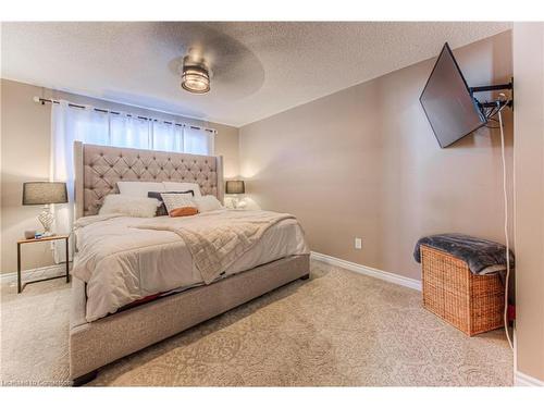 82 Oakhurst Crescent, Kitchener, ON - Indoor Photo Showing Bedroom