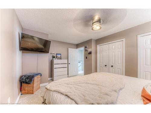 82 Oakhurst Crescent, Kitchener, ON - Indoor Photo Showing Bedroom