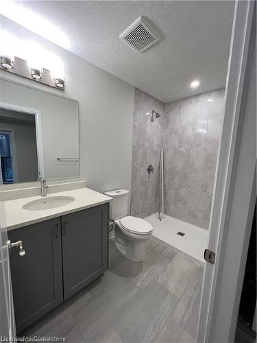 42-25 Isherwood Avenue, Cambridge, ON - Indoor Photo Showing Bathroom