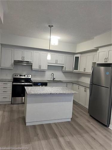 42-25 Isherwood Avenue, Cambridge, ON - Indoor Photo Showing Kitchen