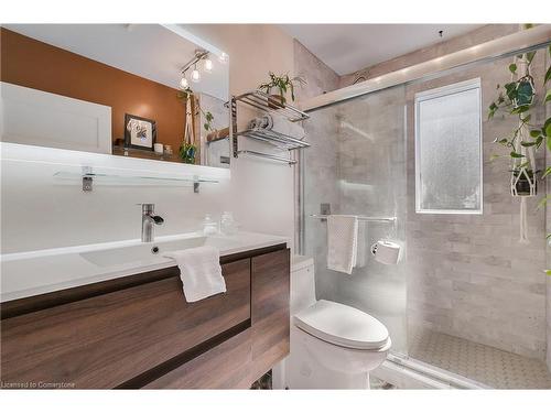 11 Sheldon Avenue S, Kitchener, ON - Indoor Photo Showing Bathroom