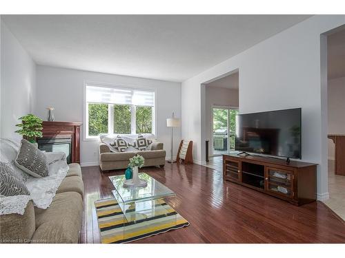 380 Red Osier Road, Waterloo, ON - Indoor Photo Showing Living Room