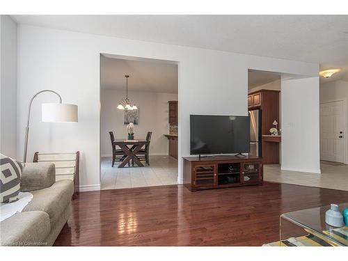 380 Red Osier Road, Waterloo, ON - Indoor Photo Showing Living Room