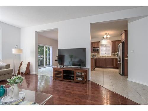 380 Red Osier Road, Waterloo, ON - Indoor Photo Showing Living Room