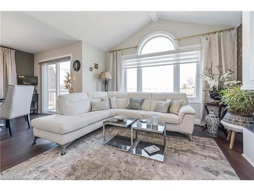 130 Bridge Crescent, Palmerston, ON - Indoor Photo Showing Living Room