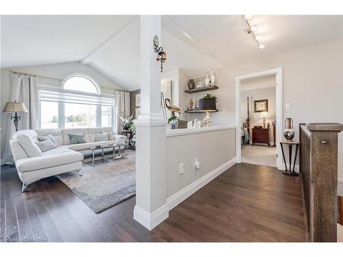 130 Bridge Crescent, Palmerston, ON - Indoor Photo Showing Living Room