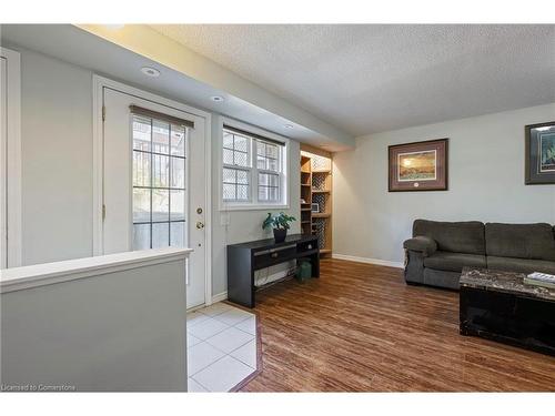 108-37 Four Winds Drive, Toronto, ON - Indoor Photo Showing Living Room