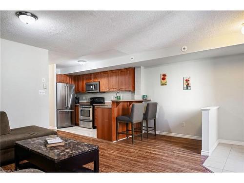 108-37 Four Winds Drive, Toronto, ON - Indoor Photo Showing Kitchen