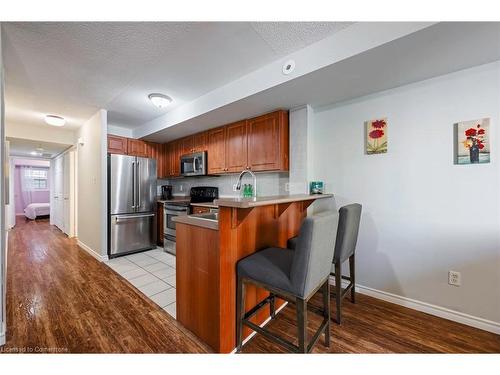 108-37 Four Winds Drive, Toronto, ON - Indoor Photo Showing Kitchen