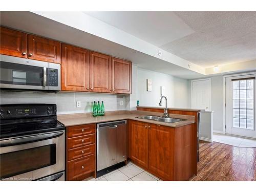 108-37 Four Winds Drive, Toronto, ON - Indoor Photo Showing Kitchen With Double Sink