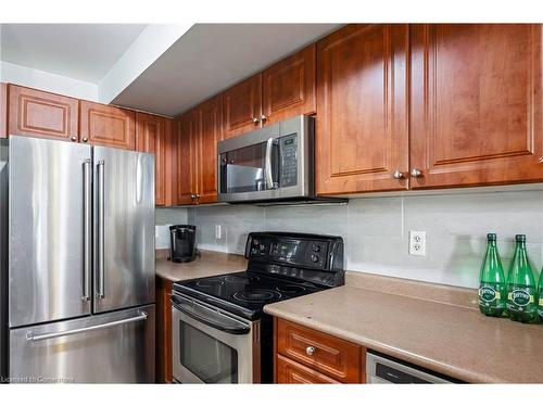 108-37 Four Winds Drive, Toronto, ON - Indoor Photo Showing Kitchen