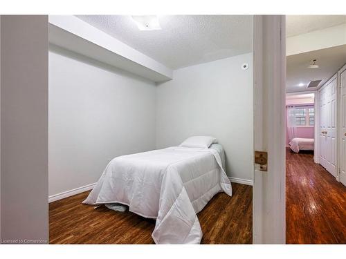 108-37 Four Winds Drive, Toronto, ON - Indoor Photo Showing Bedroom