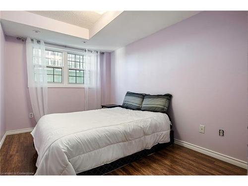 108-37 Four Winds Drive, Toronto, ON - Indoor Photo Showing Bedroom