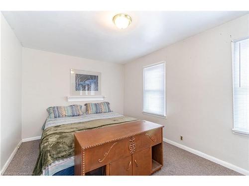 5685 Robinson Street, Niagara Falls, ON - Indoor Photo Showing Bedroom