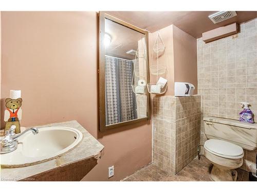 5685 Robinson Street, Niagara Falls, ON - Indoor Photo Showing Bathroom