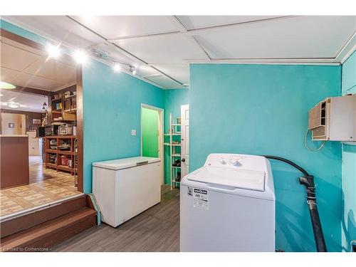 5685 Robinson Street, Niagara Falls, ON - Indoor Photo Showing Laundry Room