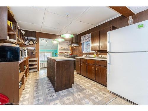 5685 Robinson Street, Niagara Falls, ON - Indoor Photo Showing Kitchen With Double Sink