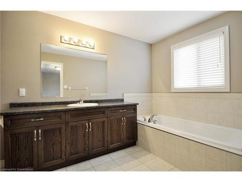 8 Lockwood Street, Cambridge, ON - Indoor Photo Showing Bathroom