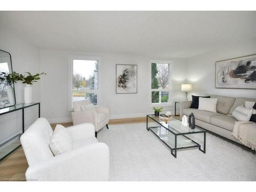 24 B Karen Walk, Waterloo, ON - Indoor Photo Showing Living Room