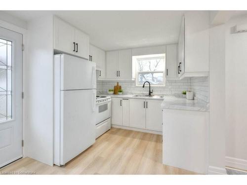 24 B Karen Walk, Waterloo, ON - Indoor Photo Showing Kitchen