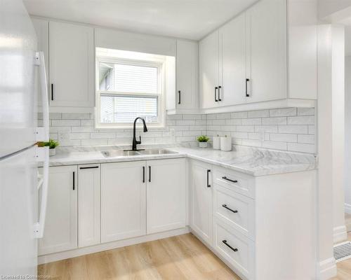 24 B Karen Walk, Waterloo, ON - Indoor Photo Showing Kitchen With Double Sink With Upgraded Kitchen