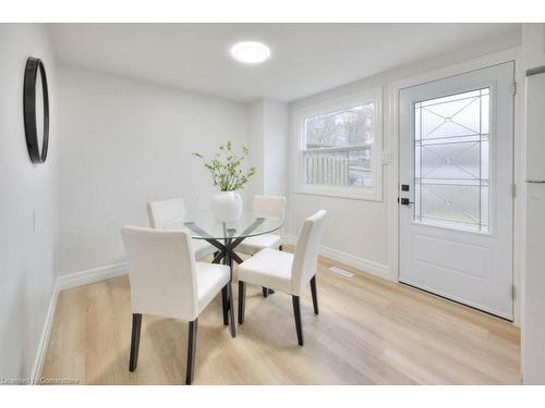 24 B Karen Walk, Waterloo, ON - Indoor Photo Showing Dining Room